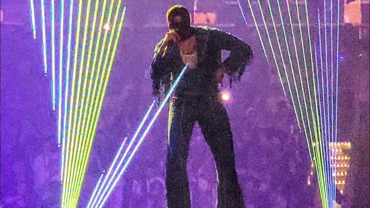 BAD BUNNY TELÉFONO NUEVO MOST WANTED TOUR 2024 En Vivo Live Concert#luarlal#benito #concierto  