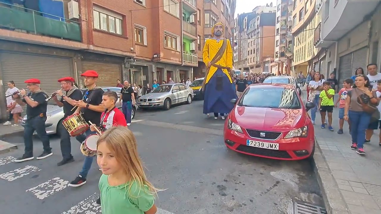 Pasacalles Gigantes Birakari en Kueto (Sestao) | 17 de septiembre de 2022