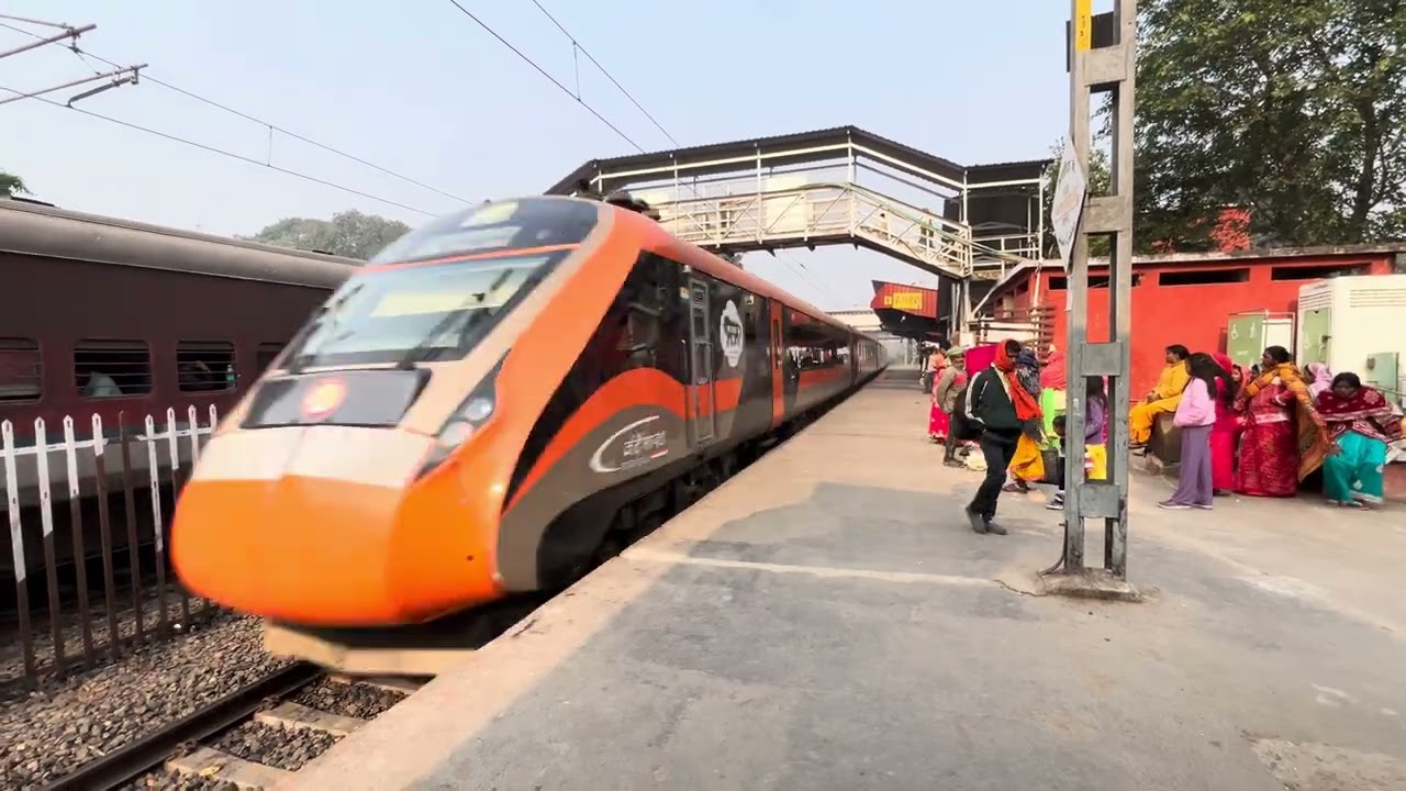 22348 Patna - Howrah 20 Coacher Vande Bharat Express Devastated Hathidah Junction at Full Speed