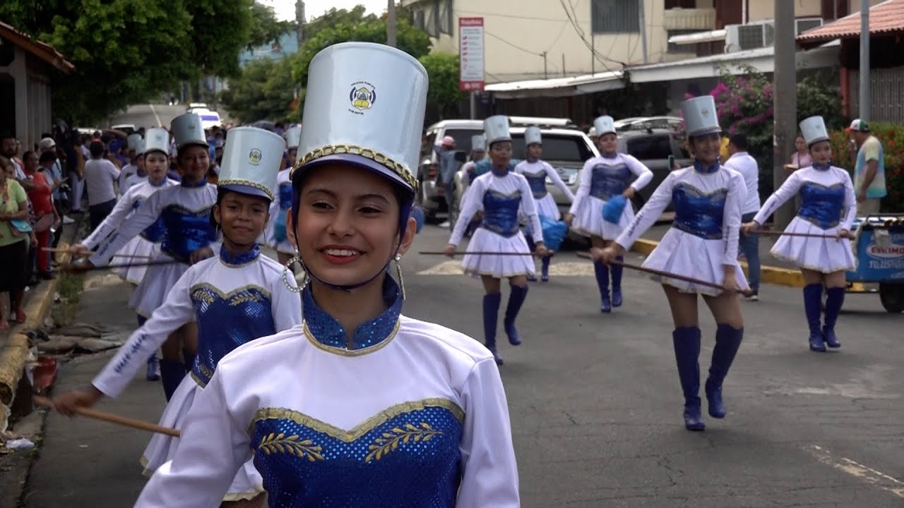 Managua: estudiantes participan en desfile patrio del colegio 14 de Septiembre