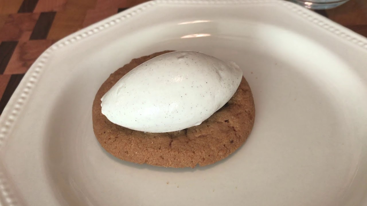 Two Different Techniques To Make a Rocher or One Handed Quenelle