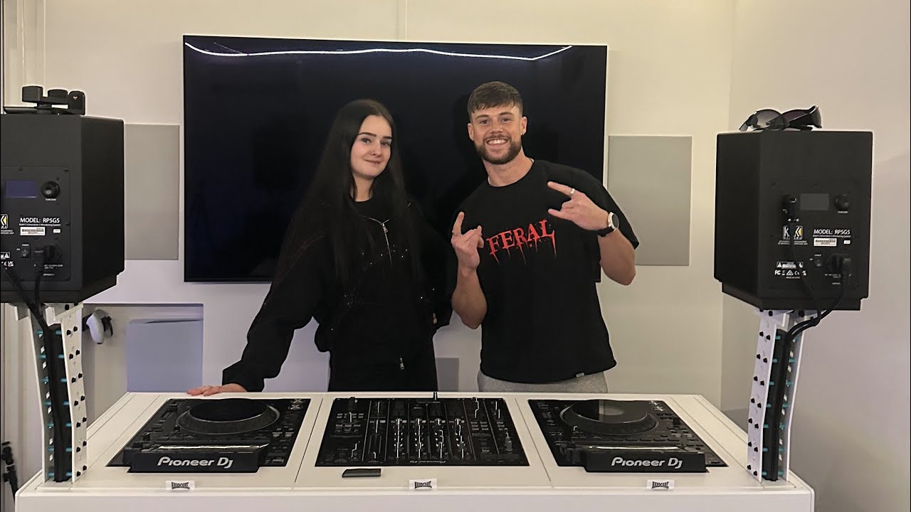 Learning To DJ With Liv Arnsby 🎧 | Studio Session + TikTok Live