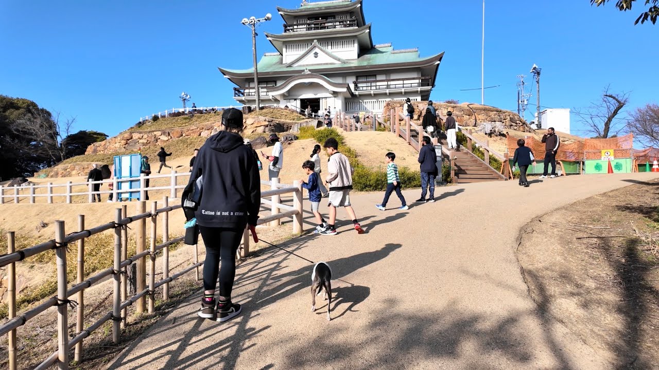 Visitando o castelo de Komaki em família 
