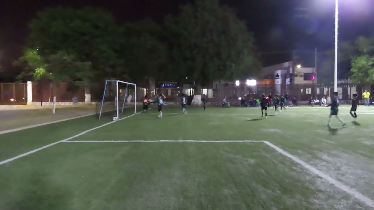 casiiiiiiiiii es autogol, buena atajada