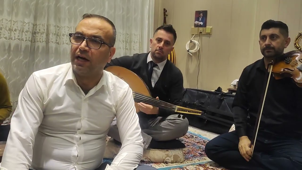 سامانی ماملێ هونەرمەندێکی دەنگخۆش و سەنگین دەنگێکی ئارام لەناو باخچەی گۆرانی ێەکانی ماملێ ی نەمر