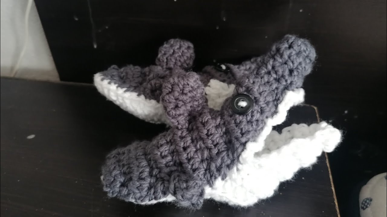 Botas de tiburón tejidas a crochet pantuflas tejidas