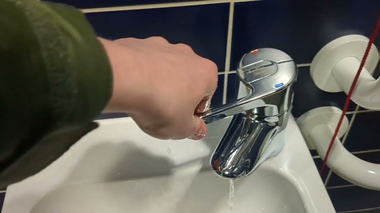 We're back in UK! 🇬🇧  Diamond Hand Dryer @ Manchester Airport Terminal 3 Arrivals ♿