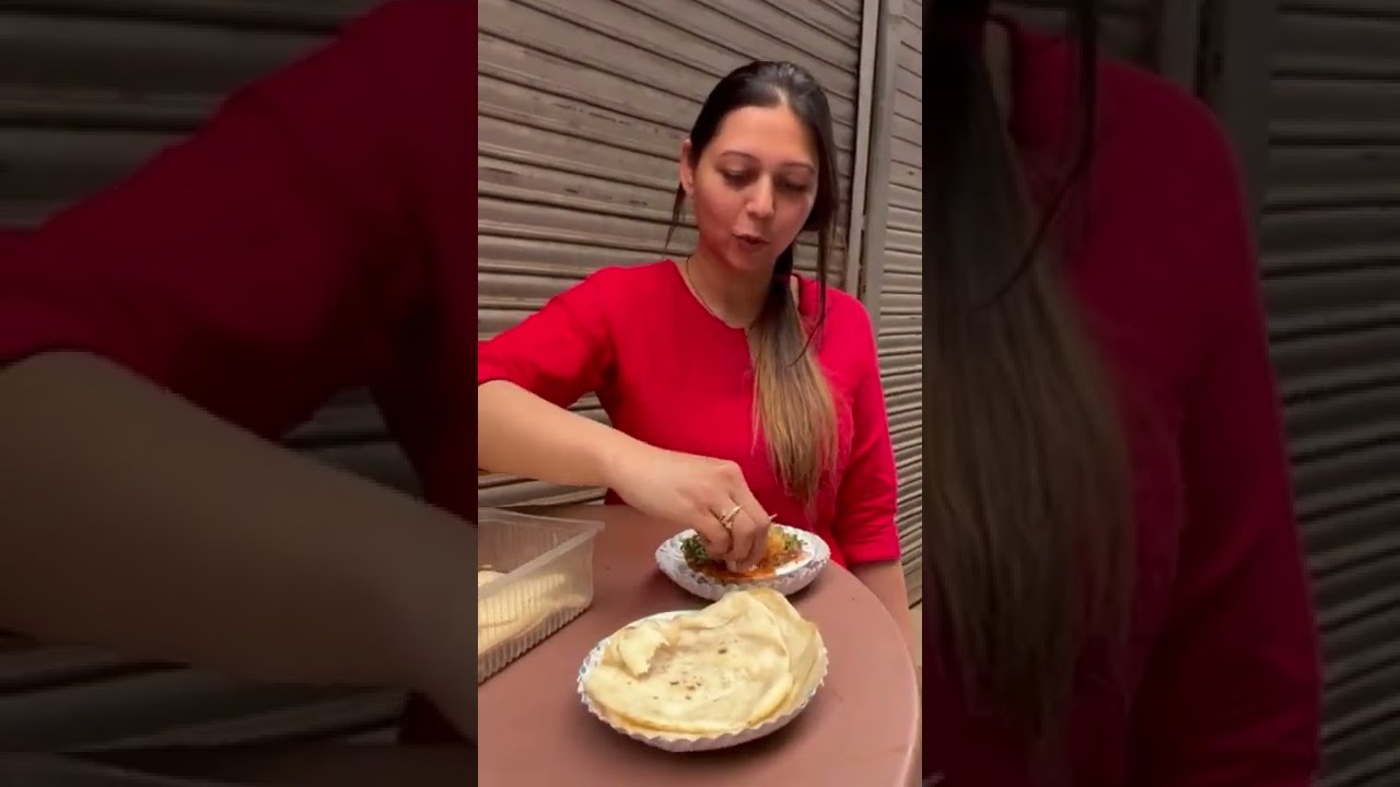 chole kulche in Delhi | Delhi street food | lotan chole kulche 