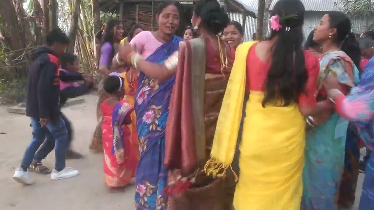 বিয়ের বাড়ী মনে বিনোদন।। বৌদি, পিসি ,কাকি মিলে সবাই হালকা বিনোদন 