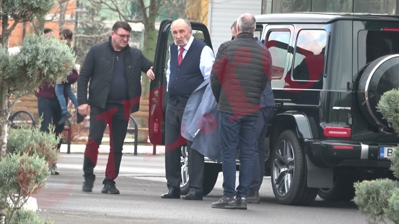 Cum se opresc în loc mașinile pentru Ion Țiriac. Imagini în premieră cu escorta magnatului