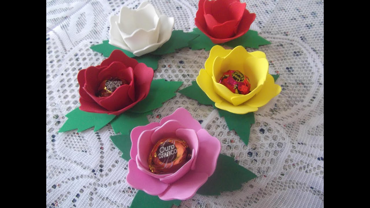 como fazer flor porta bombom em eva