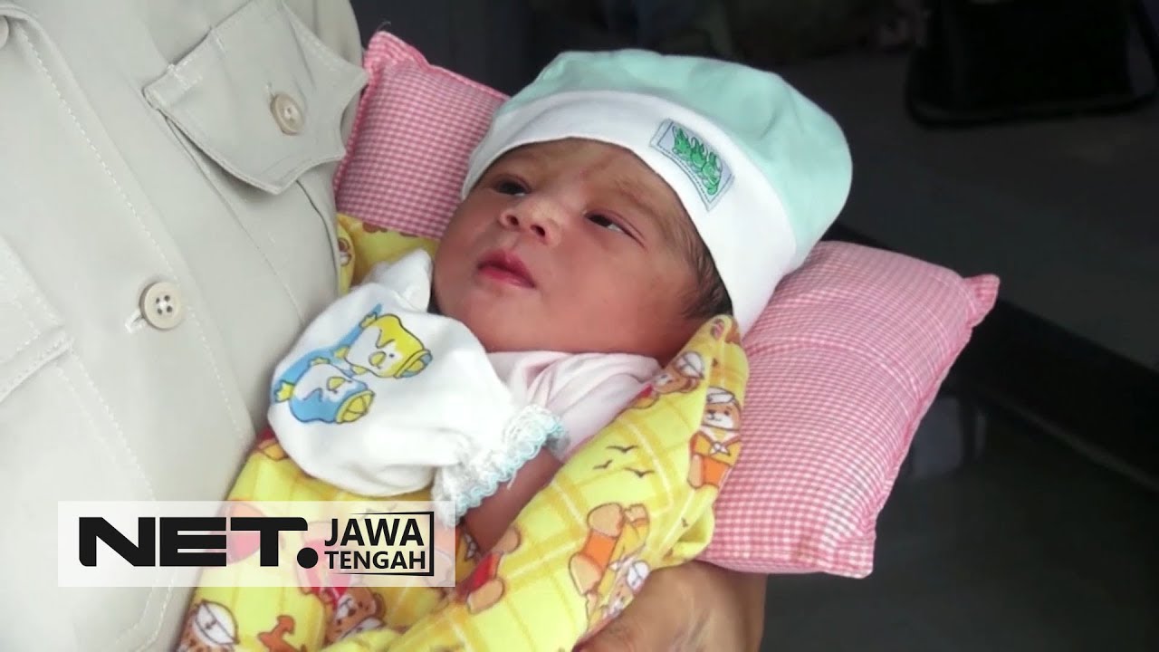 Siapa Sangka, Bayi Laki-Laki Dibuang Orang Tuanya di Bengkel Tambal Ban - NET JATENG