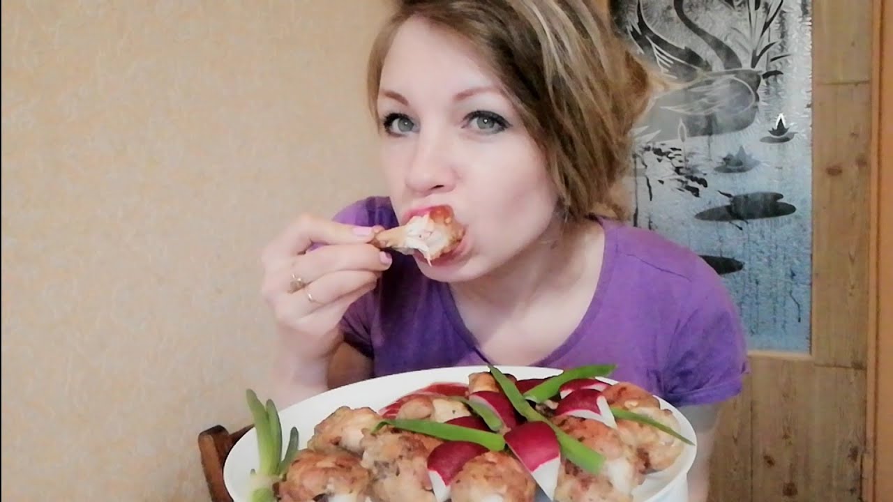 Мукбанг крылышки жареные на сковородке муж приготовил вкусняшку