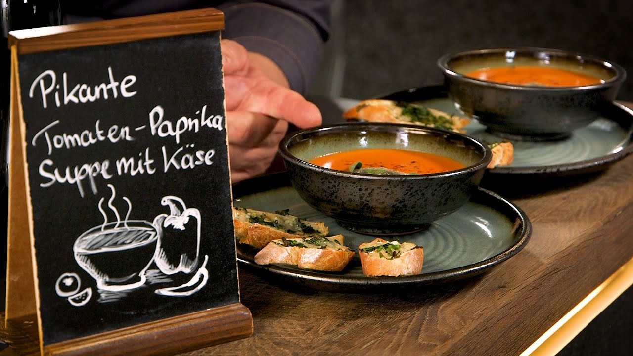 Pikante Tomaten-Paprikasuppe mit überbackenem Ciabatta - scharfe Sommersuppe wärmt Herzen | DSG