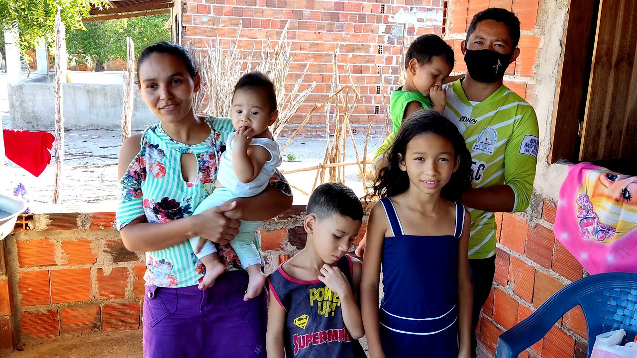 TRISTE HISTÓRIA DESSA FAMÍLIA ELES PRECISA DE ALIMENTOS PARA MATAR A FOME
