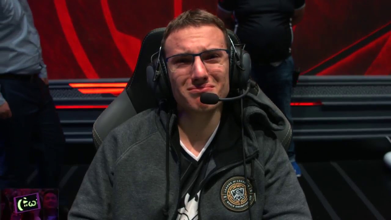 G2 Perkz crying in stage and Chinese crowd show their support to him (eng sub)