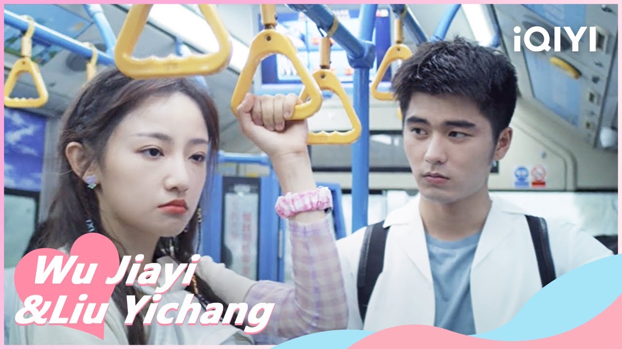 🐸Chengcheng and Yuhe's Sweet Interactions On Bus | The Science of Falling in Love EP06|iQIYI Romance