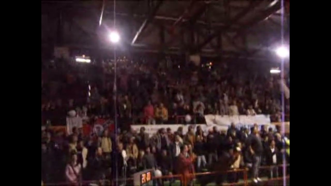 Juve Caserta - Scafati basket 2005/2006 ingresso ultras Scafati e risposta ultras Casertani