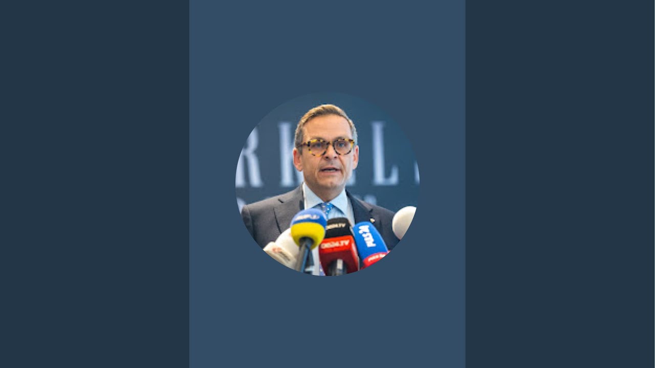 Gerald Grosz &uuml;bertr&auml;gt einen Livestream.