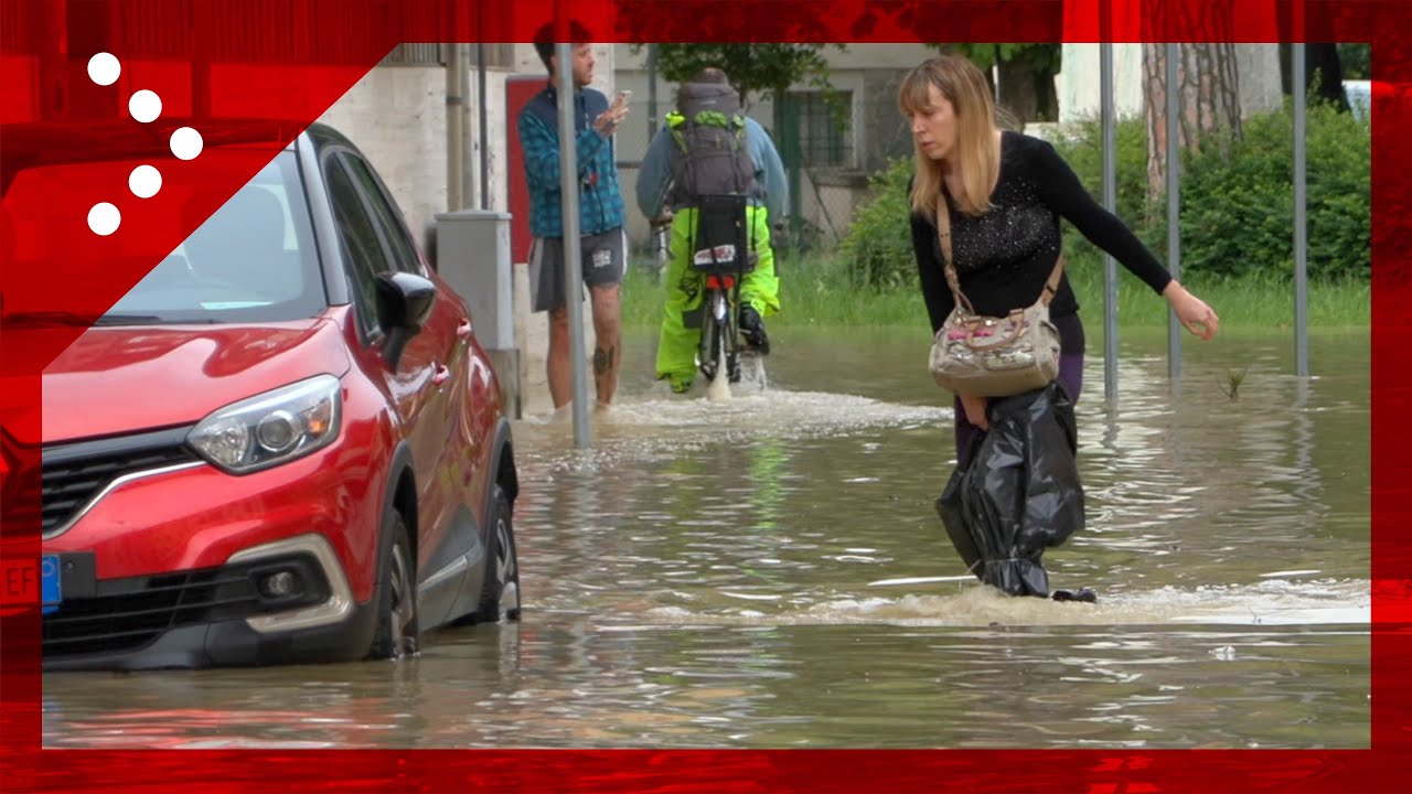 Alluvione a Lugo di Romagna: l'acqua invade le vie del centro