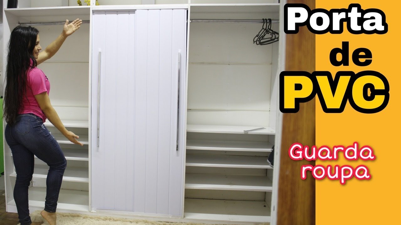 Fechamento de closet com porta de PVC. PVC closet door.