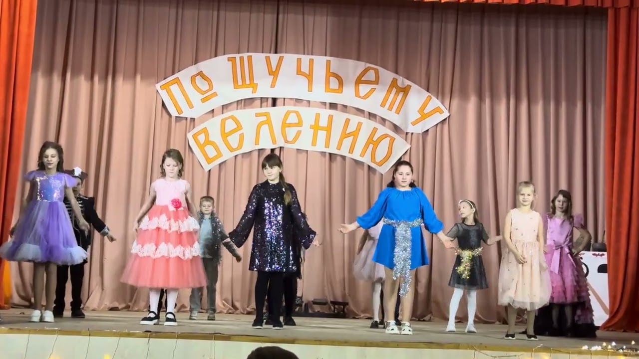 Новогоднее выступление 3 класс