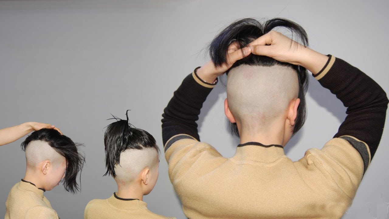 超級順滑綢緞般的長髮被女理髮師玩長髮 然後拿起剃刀把後腦的頭髮全部剃掉刮的好高 還用剃鬚膏塗滿後腦刮的乾乾淨淨