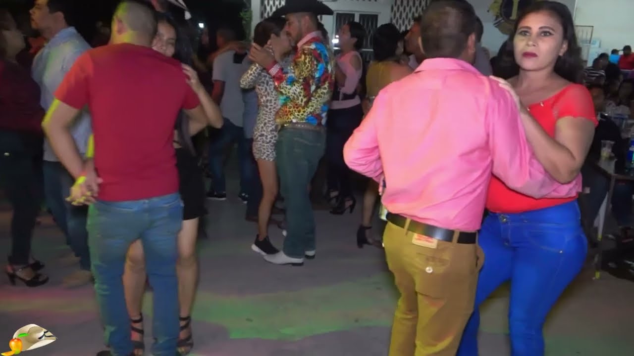 Hasta que amanezca y que se acaben las botellas !! - Ay nomas pa que recuerden su rancho primos !