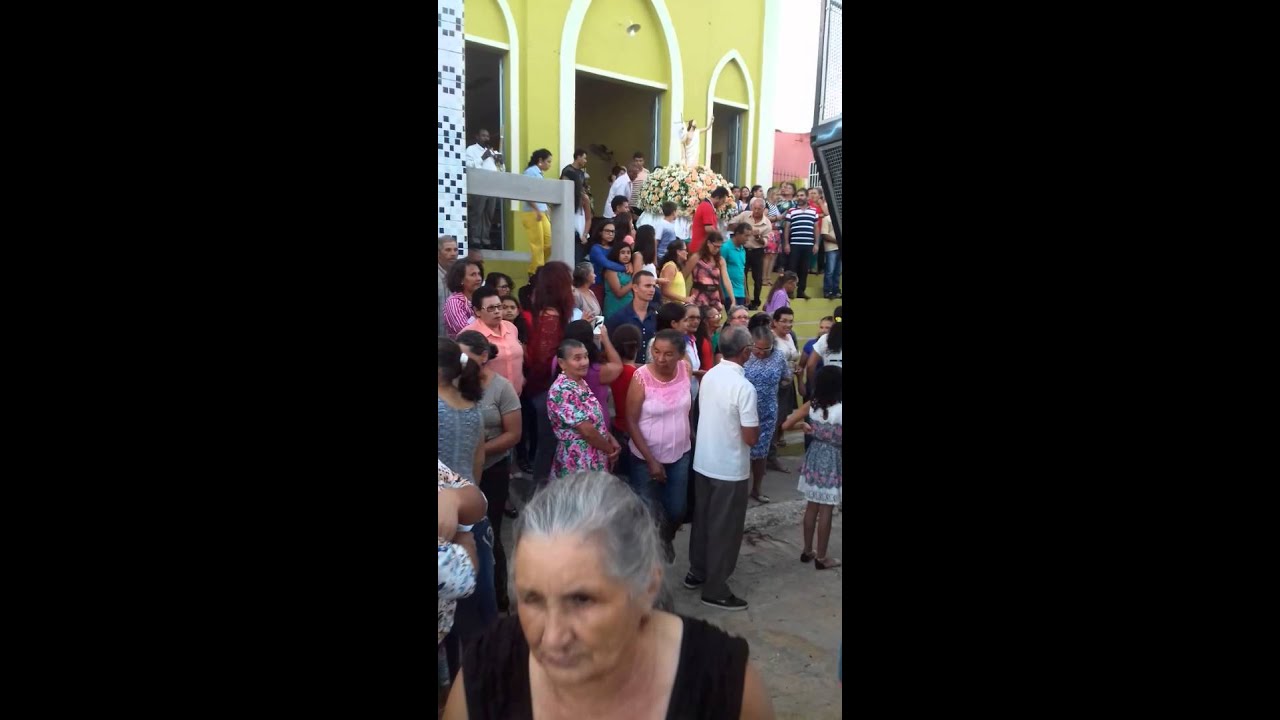 Domingo de pascoa Sa&iacute;da da prociss&atilde;o do ressuscitado da igreja S&atilde;o Severino(matinadas Orob&oacute;)