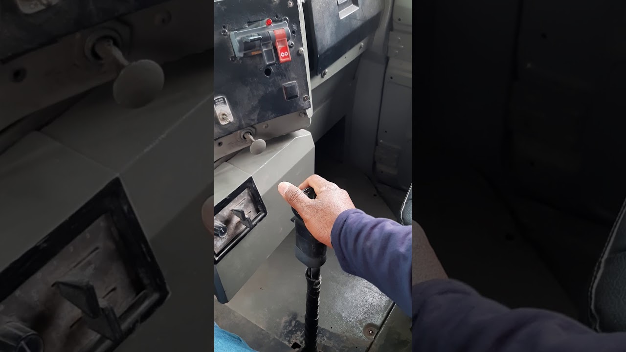 enseñando como manejar  camion caja fuller de 8 cambios