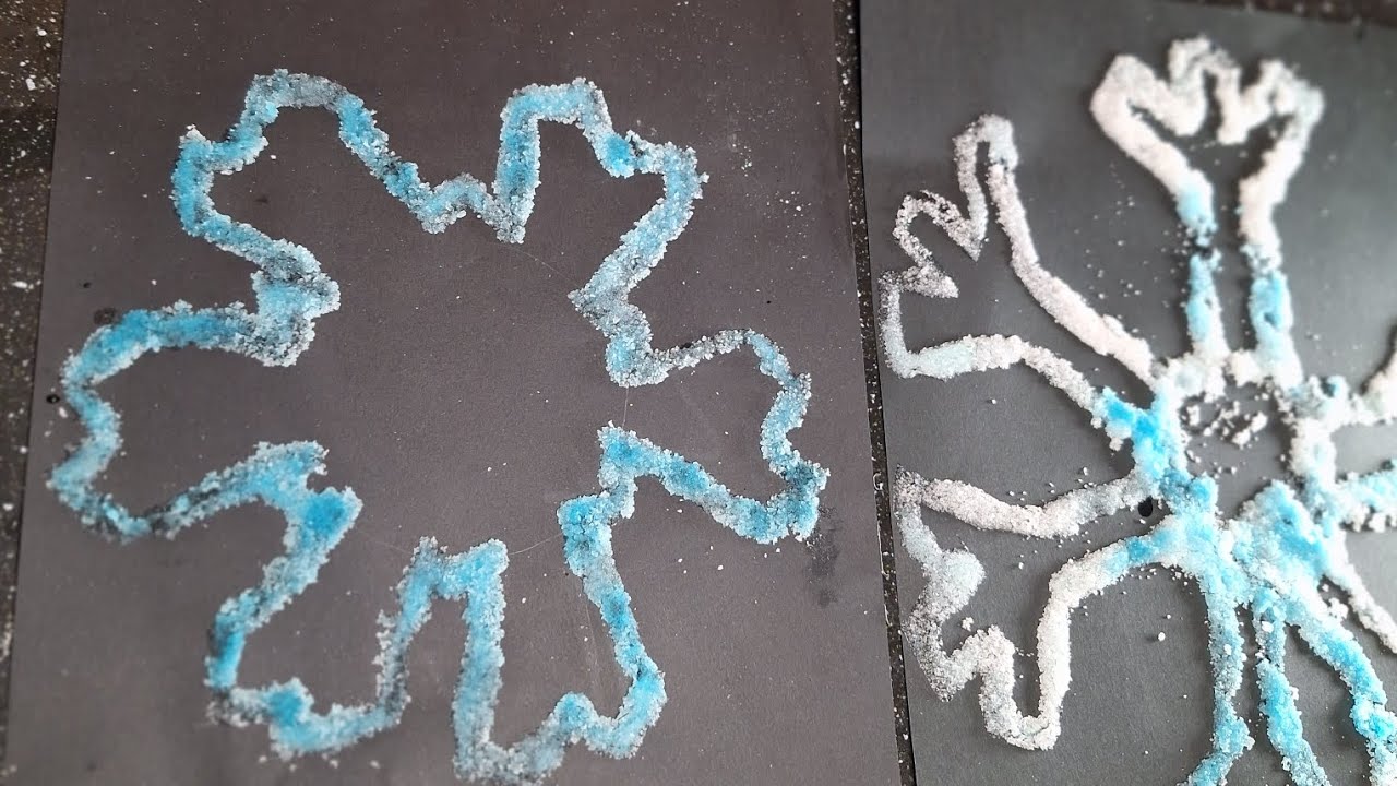 Fiocchi di neve con sale e colore per bambini. Salt coloroued snowflakes for kids.