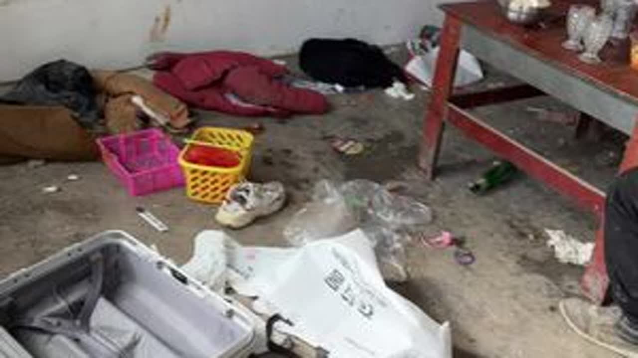 叫谁打扫卫生 谁都感觉不公平 地下扔的都不能看 房间里丢的什么都有，还能吃进的饭  #生活百般滋味你要笑着面对