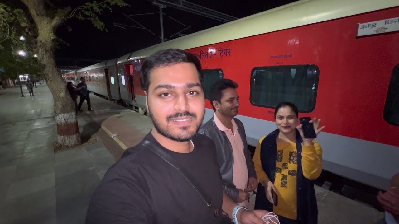 Jaipur-Delhi Sainik Express train *Aisa Bhaut Kam Hota hai*