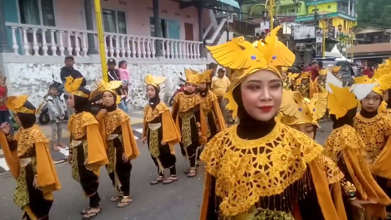 SDN 2 SARANGAN DALAM KARNAVAL BUDAYA LARUNG TUMPENG 