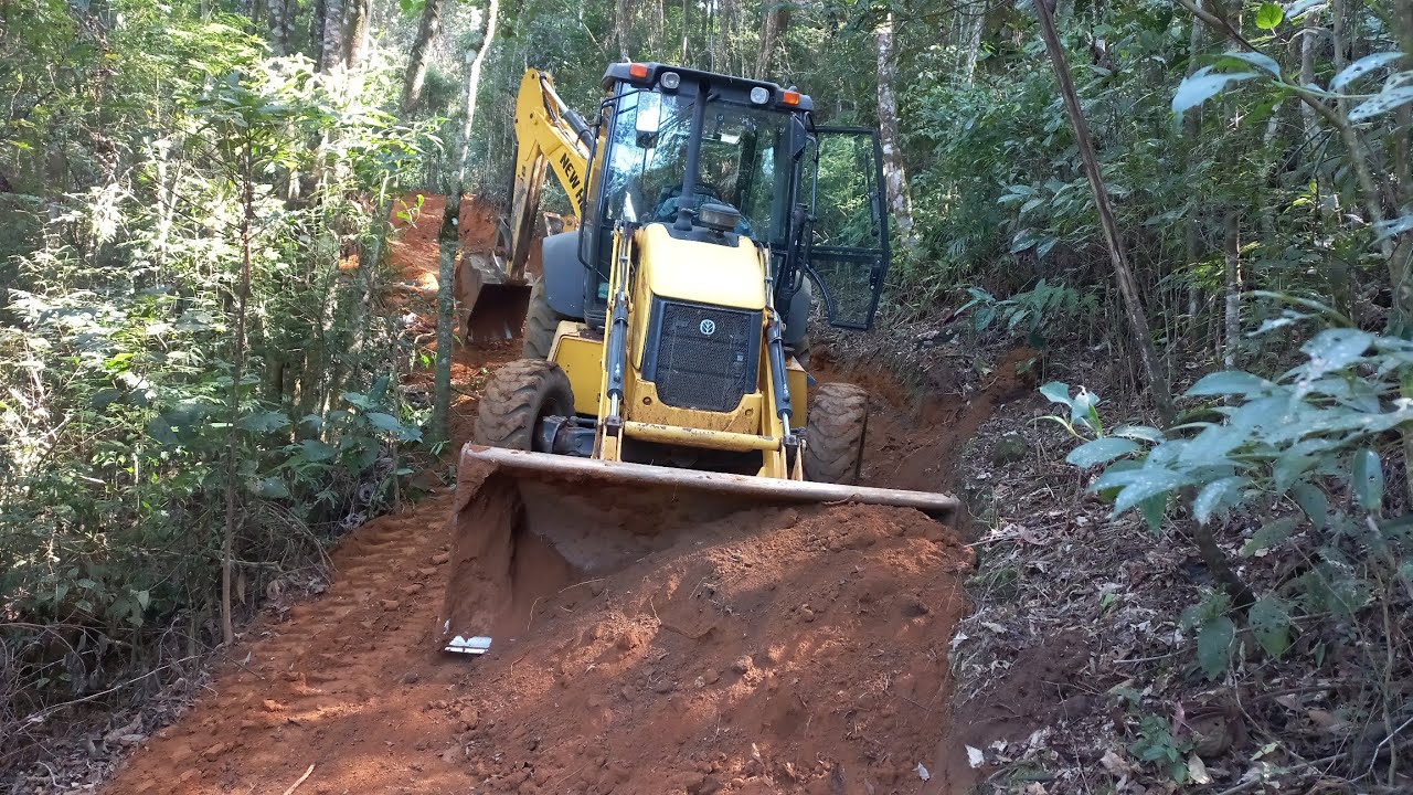 FINALIZANDO ABERTURA DE ESTRADA. QUASE DEU RUIM COM A RETROESCAVADEIRA NEW HOLLAND B95B #trator #op