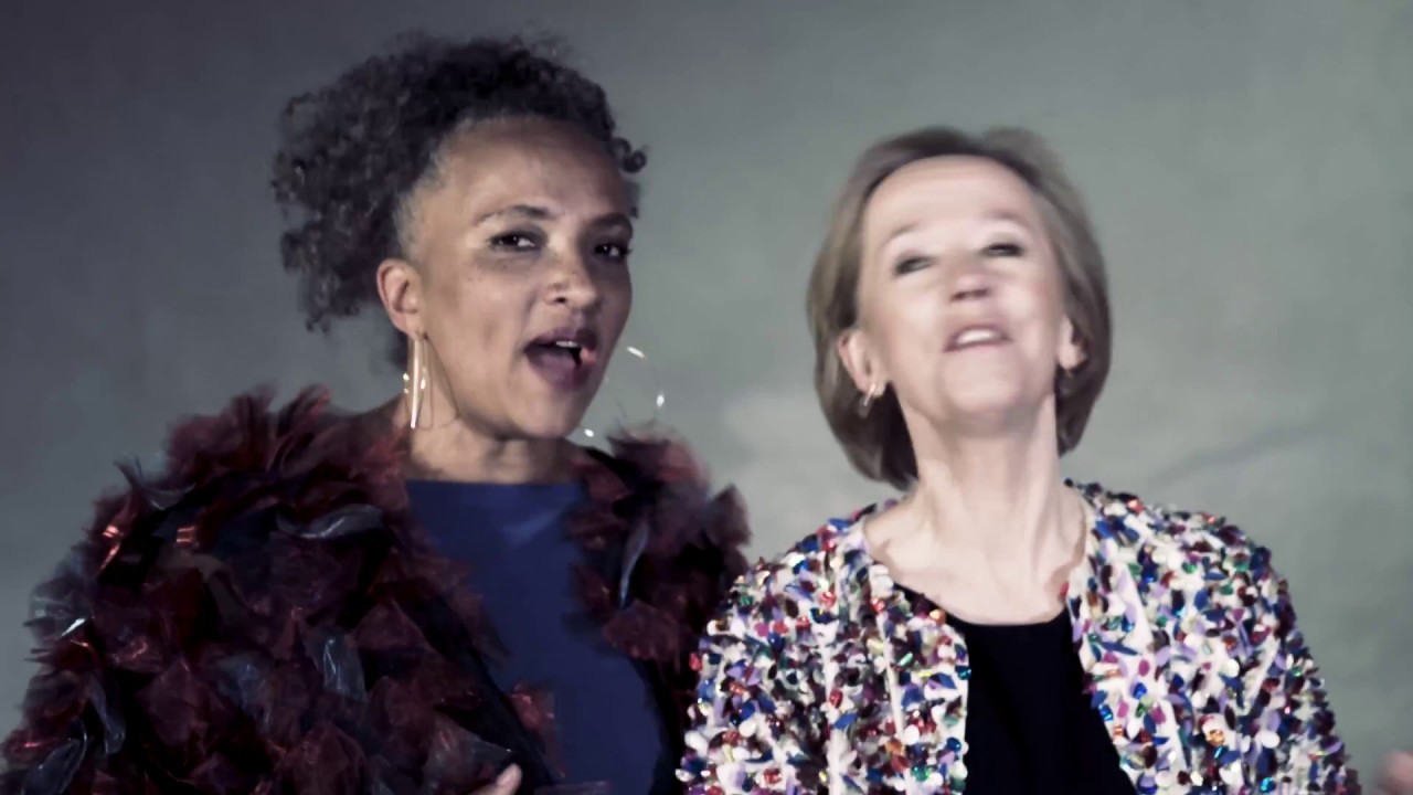 Det lykkeligste land i verden. Anne Dorte og Maria fra Tøsedrengene