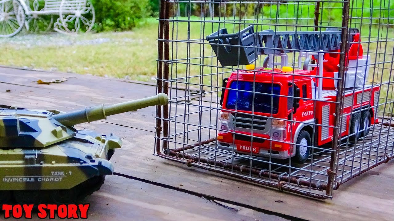 Toy Story: Xe Tăng Chiến Đấu Giải Cứu Xe &Ocirc;t&ocirc; Khỏi Xe Cẩu Xấu Xa | Đồ Chơi Trẻ Em Tiếng Việt