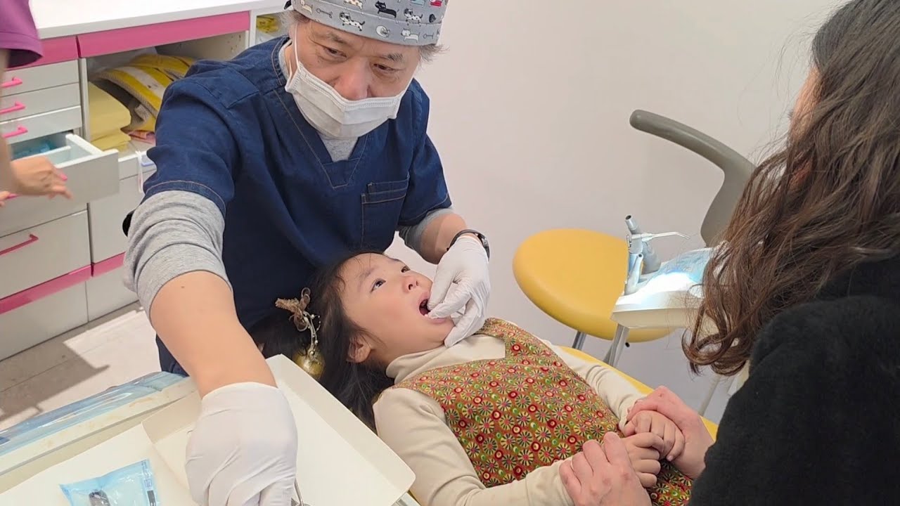 우리 딸, 드디어 첫 이가 빠졌어요!