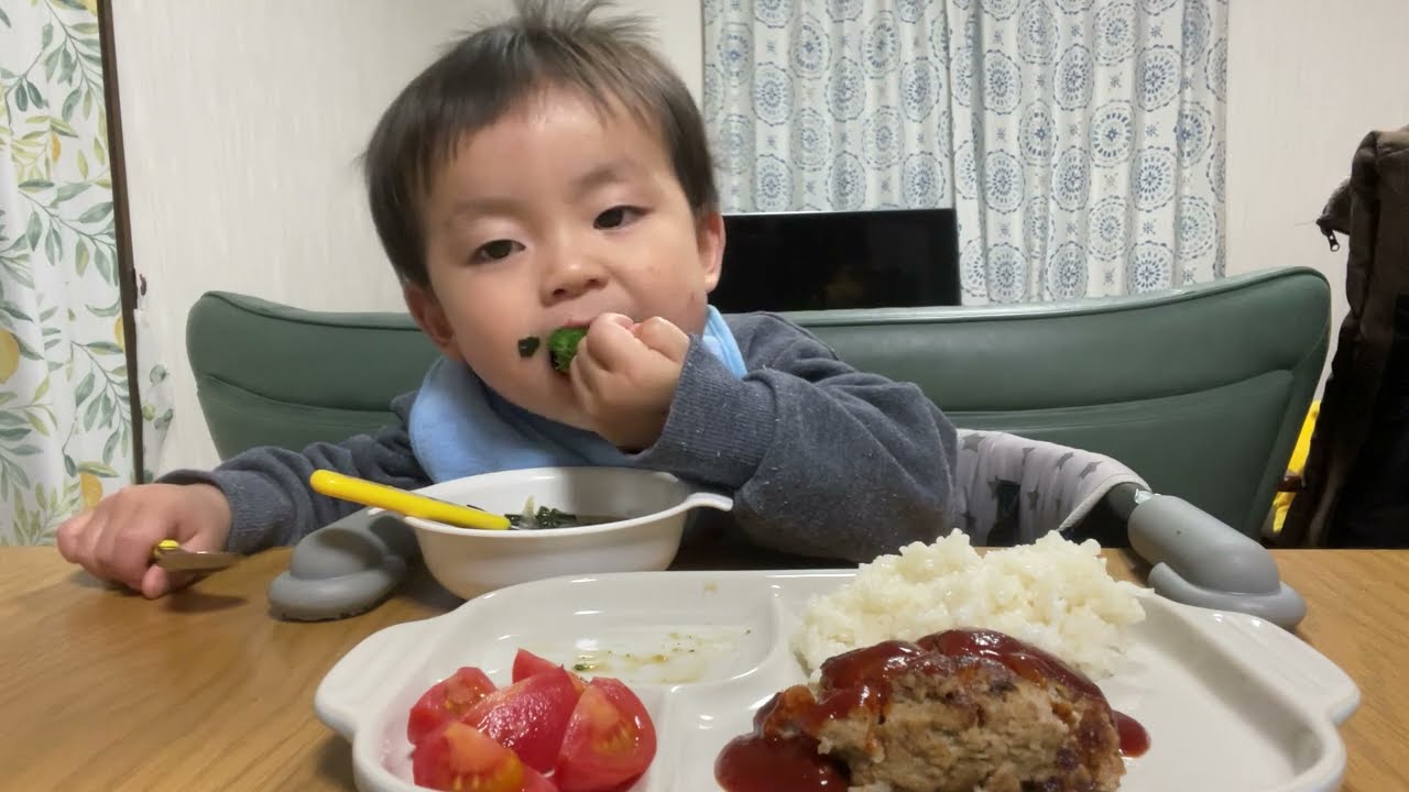 Стейк из гамбургера ручной работы 🍔 суп из шпината и лука 🥬 брокколи 🥦 помидор 🍅❤👶