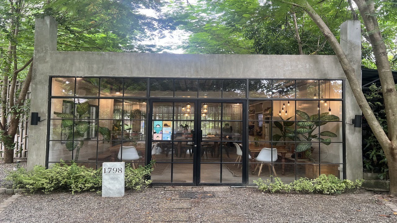 An amazing glass cafe inside a farm | 1798 Lifestyle Studio