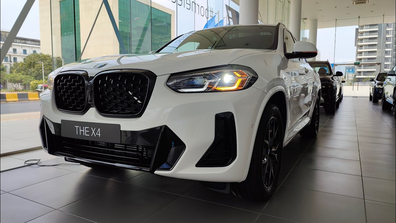 2023 BMW X4 xDrive 20i - White Color