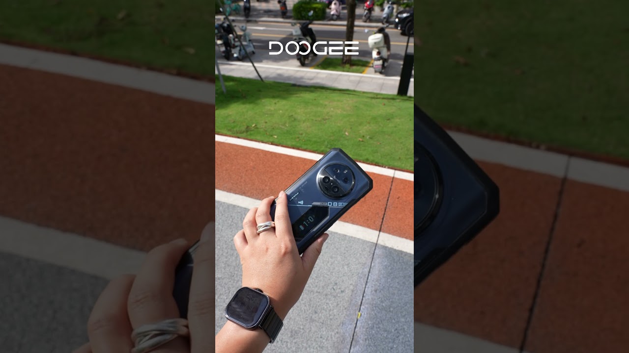 V40 Pro VS iPhone: Ready to capture the moon? 🌙 #DoogeeV40Pro #ruggedphone #tech #shorts #phones