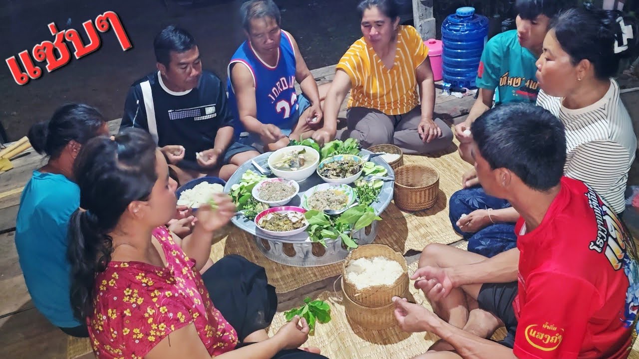 ผักสดๆ..กินกับลาบปลาแซ่บๆ.