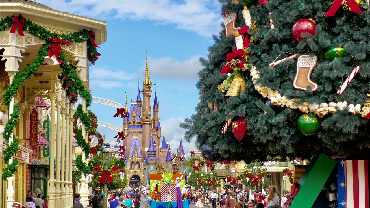 Magic Kingdom 2020 Christmas Decorations At Walt Disney World In Orlando Florida! November 1 2020