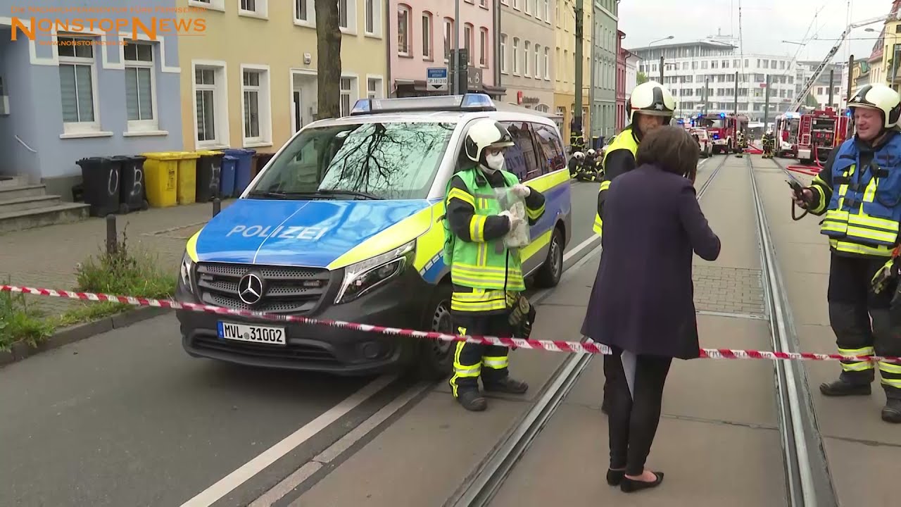 27.05.21 Video: Großbrand in Rostocker KTV - Feuerwehr muss lichterloh brennenden Akkuladen löschen