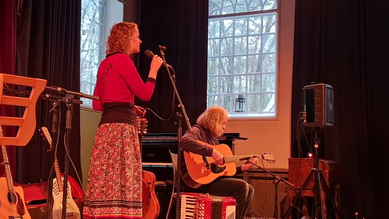 Linde Nijland & Bert Ridderbos live at Beauforthuis NL (Who knows where the time goes)