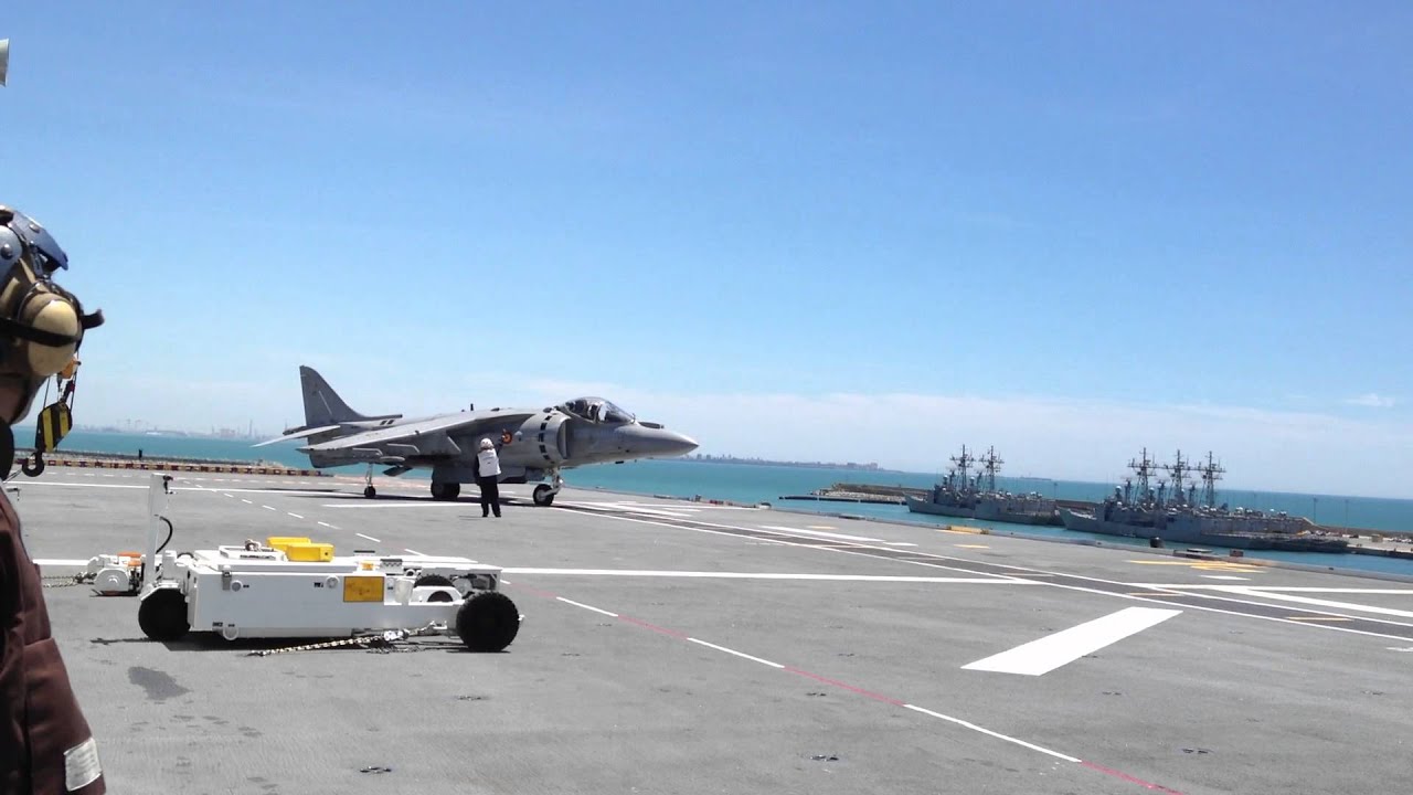 Despegue vertical Harrier desde LHD Juan Carlos I