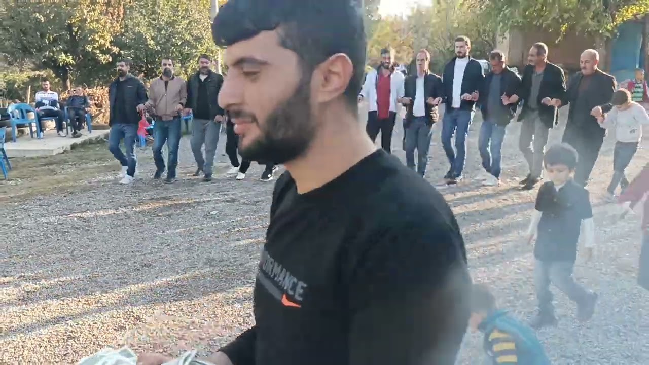 bager Emin çalıyor eline sağlık kardeşim ❤️ Diyarbakır gavur yag küyü 👑 ayağınıza arkadaşlar ♥️