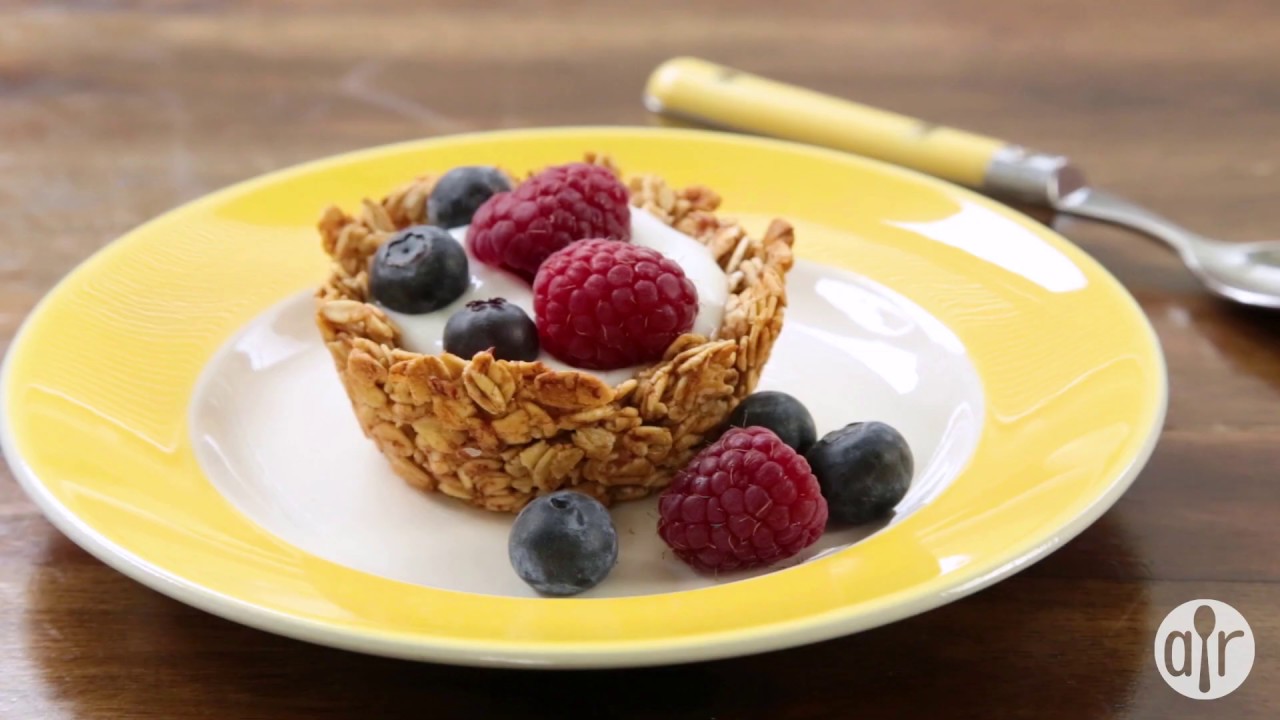 Breakfast granola cups