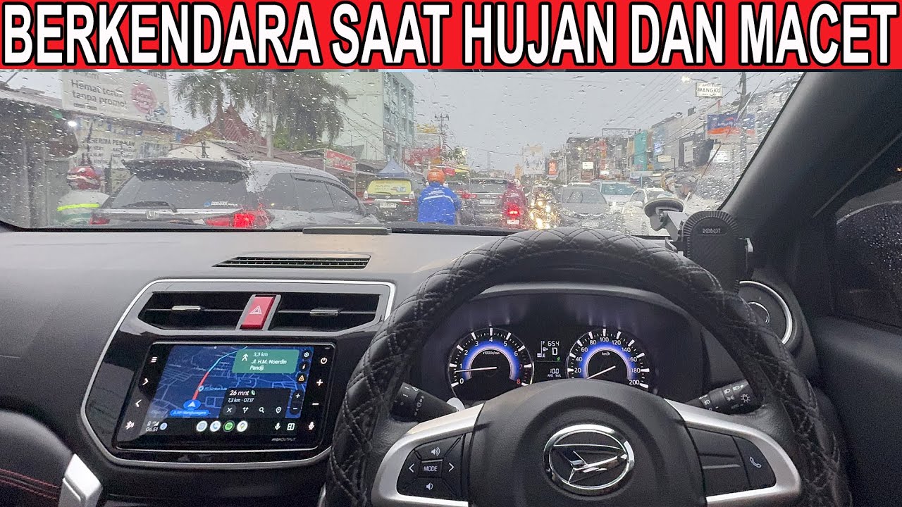 LIKA LIKU ANTER ANAK SEKOLAH DI WAKTU HUJAN